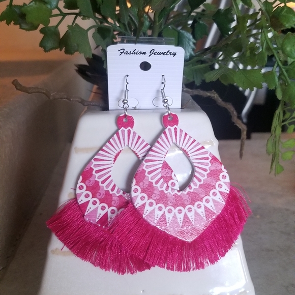 Jewelry - 🔥Hot Pink Fringe Fanned Earrings